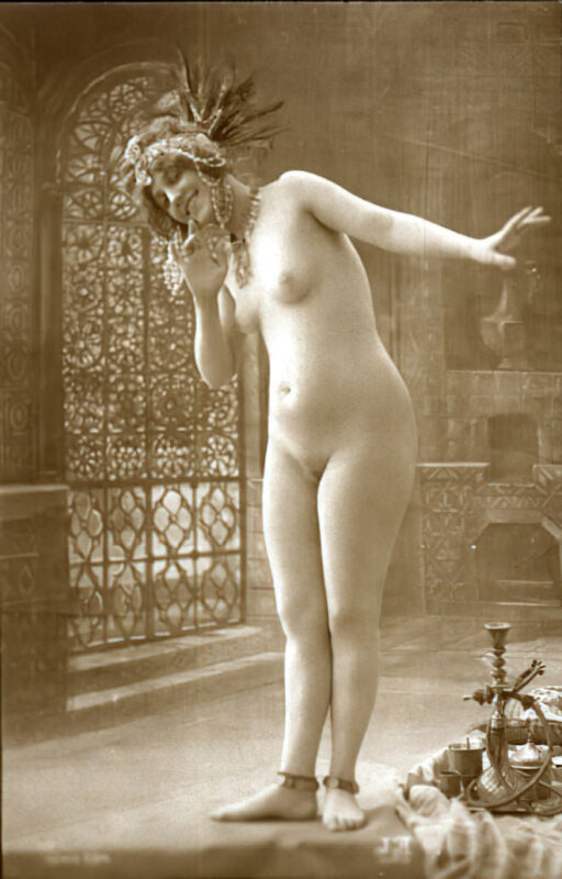 Volume 1 of Black and White Image of Naked / Nude Woman in the Classic Retro Period Volume 1 of Black and White Photo of Naked / Nude Women and Girls in the Vintage Era