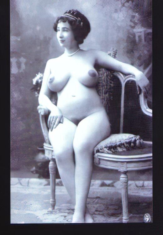 Volume 1 of Black and White Image of Naked / Nude Woman in the Classic Retro Period Volume 1 of Black and White Photo of Naked / Nude Women and Girls in the Vintage Era
