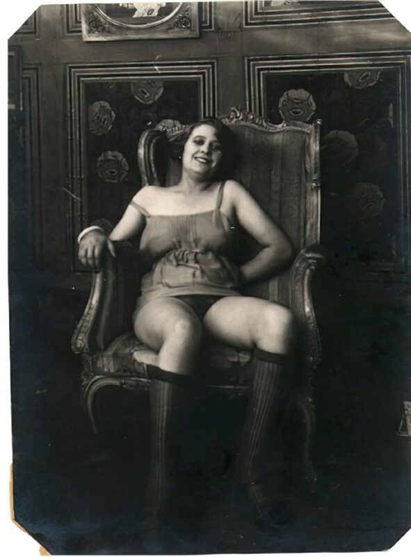Volume 1 of Black and White Image of Naked / Nude Woman in the Classic Retro Period Volume 1 of Black and White Photo of Naked / Nude Women and Girls in the Vintage Era