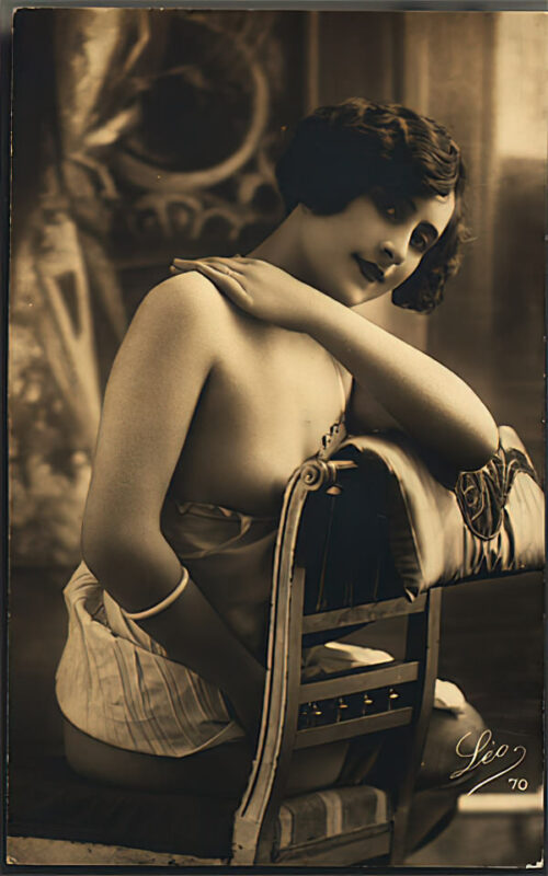 Volume 1 of Black and White Image of Naked / Nude Woman in the Classic Retro Period Volume 1 of Black and White Photo of Naked / Nude Women and Girls in the Vintage Era