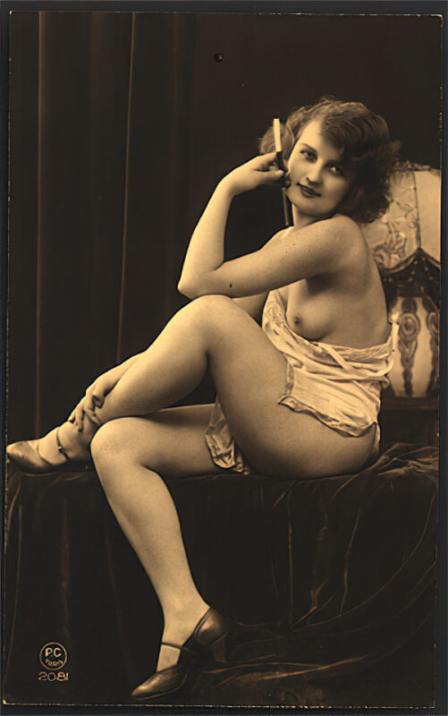 Volume 1 of Black and White Image of Naked / Nude Woman in the Classic Retro Period Volume 1 of Black and White Photo of Naked / Nude Women and Girls in the Vintage Era