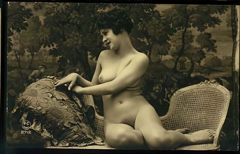 Volume 1 of Black and White Image of Naked / Nude Woman in the Classic Retro Period Volume 1 of Black and White Photo of Naked / Nude Women and Girls in the Vintage Era