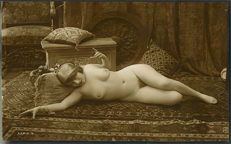 Volume 1 of Black and White Image of Naked / Nude Woman in the Classic Retro Period Volume 1 of Black and White Photo of Naked / Nude Women and Girls in the Vintage Era