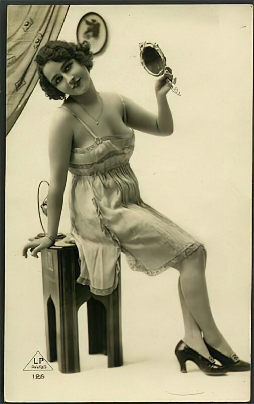 Volume 1 of Black and White Image of Naked / Nude Woman in the Classic Retro Period Volume 1 of Black and White Photo of Naked / Nude Women and Girls in the Vintage Era