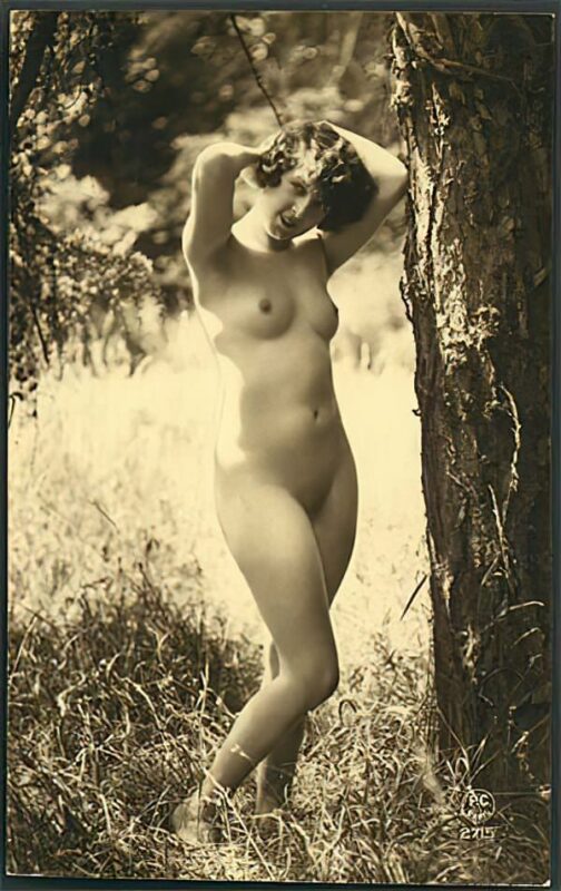 Volume 1 of Black and White Image of Naked / Nude Woman in the Classic Retro Period Volume 1 of Black and White Photo of Naked / Nude Women and Girls in the Vintage Era