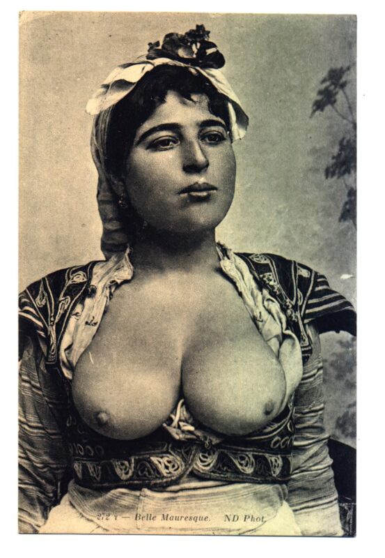 Volume 1 of Black and White Image of Naked / Nude Woman in the Classic Retro Period Volume 1 of Black and White Photo of Naked / Nude Women and Girls in the Vintage Era