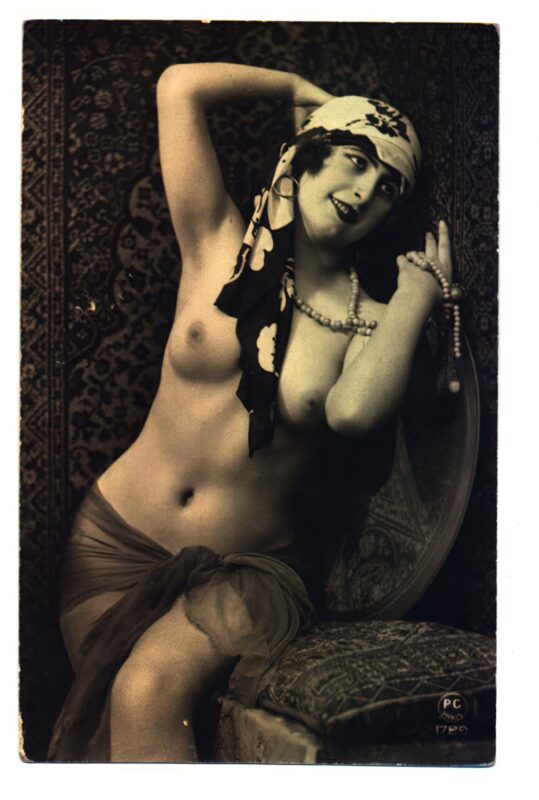 Volume 1 of Black and White Image of Naked / Nude Woman in the Classic Retro Period Volume 1 of Black and White Photo of Naked / Nude Women and Girls in the Vintage Era