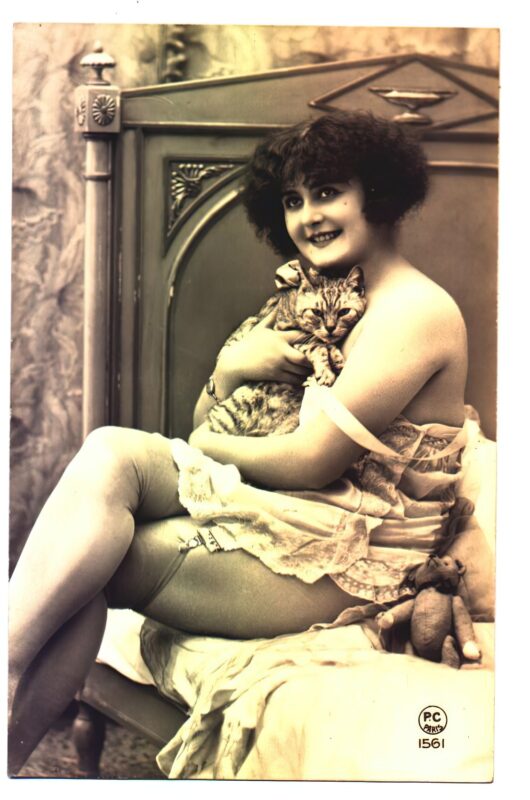 Volume 1 of Black and White Image of Naked / Nude Woman in the Classic Retro Period Volume 1 of Black and White Photo of Naked / Nude Women and Girls in the Vintage Era