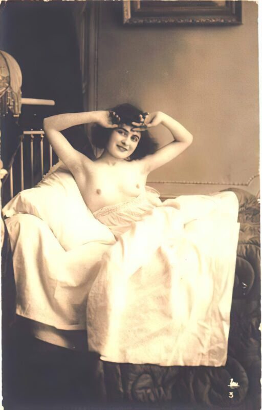 Volume 1 of Black and White Image of Naked / Nude Woman in the Classic Retro Period Volume 1 of Black and White Photo of Naked / Nude Women and Girls in the Vintage Era