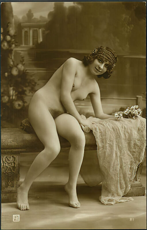 Volume 1 of Black and White Image of Naked / Nude Woman in the Classic Retro Period Volume 1 of Black and White Photo of Naked / Nude Women and Girls in the Vintage Era