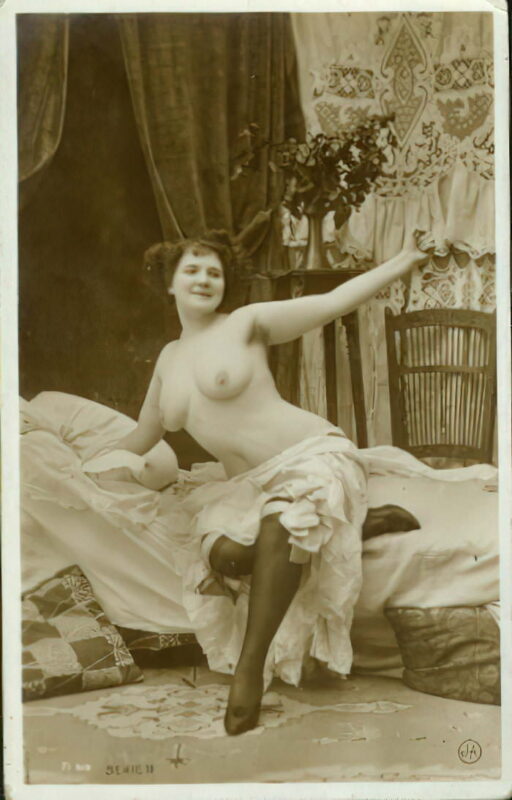 Volume 1 of Black and White Image of Naked / Nude Woman in the Classic Retro Period Volume 1 of Black and White Photo of Naked / Nude Women and Girls in the Vintage Era