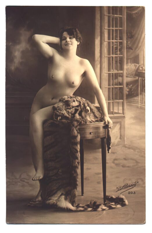 Volume 1 of Black and White Image of Naked / Nude Woman in the Classic Retro Period Volume 1 of Black and White Photo of Naked / Nude Women and Girls in the Vintage Era