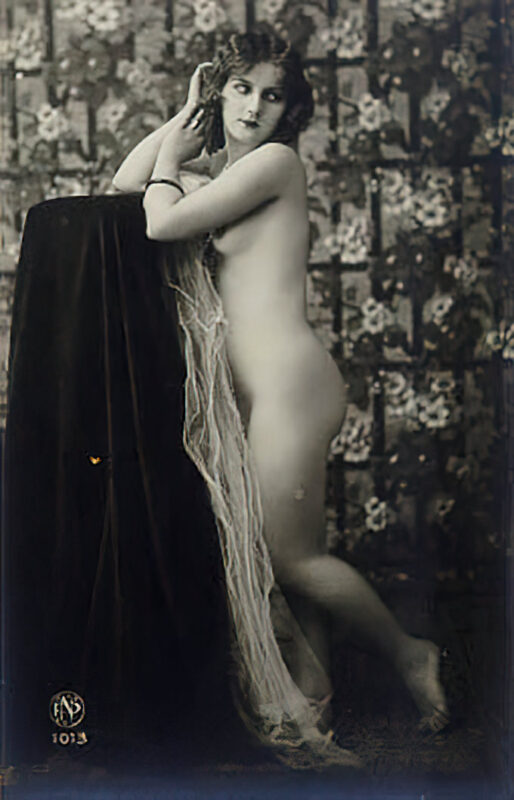 Volume 1 of Black and White Image of Naked / Nude Woman in the Classic Retro Period Volume 1 of Black and White Photo of Naked / Nude Women and Girls in the Vintage Era