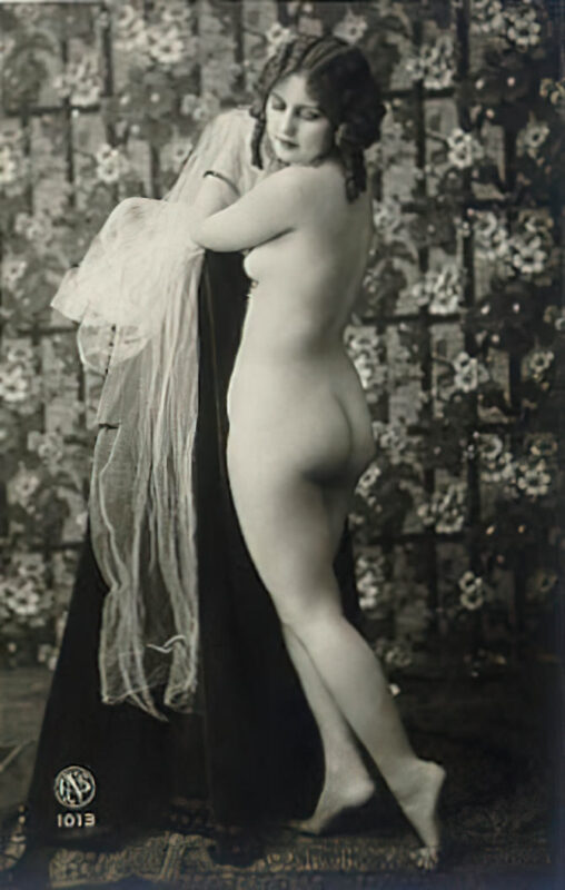 Volume 1 of Black and White Image of Naked / Nude Woman in the Classic Retro Period Volume 1 of Black and White Photo of Naked / Nude Women and Girls in the Vintage Era