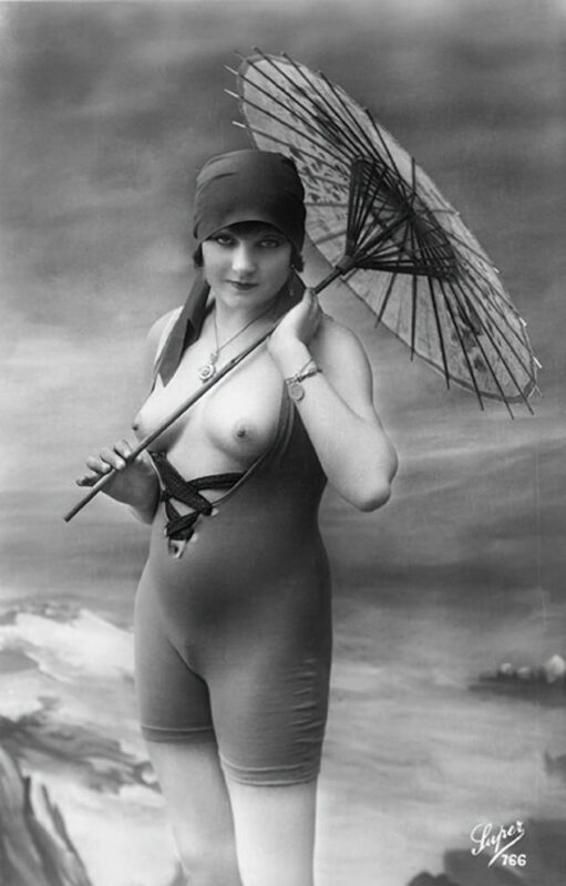 Volume 1 of Black and White Image of Naked / Nude Woman in the Classic Retro Period Volume 1 of Black and White Photo of Naked / Nude Women and Girls in the Vintage Era