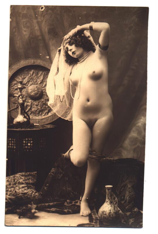 Volume 1 of Black and White Image of Naked / Nude Woman in the Classic Retro Period Volume 1 of Black and White Photo of Naked / Nude Women and Girls in the Vintage Era