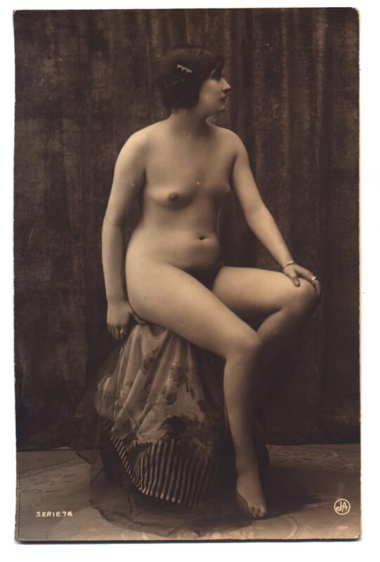 Volume 1 of Black and White Image of Naked / Nude Woman in the Classic Retro Period Volume 1 of Black and White Photo of Naked / Nude Women and Girls in the Vintage Era