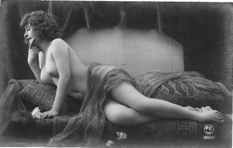 Volume 1 of Black and White Image of Naked / Nude Woman in the Classic Retro Period Volume 1 of Black and White Photo of Naked / Nude Women and Girls in the Vintage Era