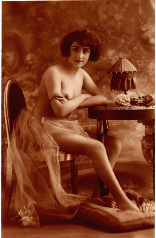 Volume 1 of Black and White Image of Naked / Nude Woman in the Classic Retro Period Volume 1 of Black and White Photo of Naked / Nude Women and Girls in the Vintage Era