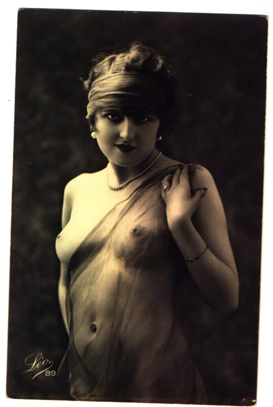 Volume 1 of Black and White Image of Naked / Nude Woman in the Classic Retro Period Volume 1 of Black and White Photo of Naked / Nude Women and Girls in the Vintage Era