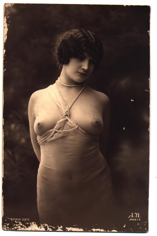 Volume 1 of Black and White Image of Naked / Nude Woman in the Classic Retro Period Volume 1 of Black and White Photo of Naked / Nude Women and Girls in the Vintage Era