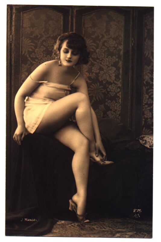 Volume 1 of Black and White Image of Naked / Nude Woman in the Classic Retro Period Volume 1 of Black and White Photo of Naked / Nude Women and Girls in the Vintage Era