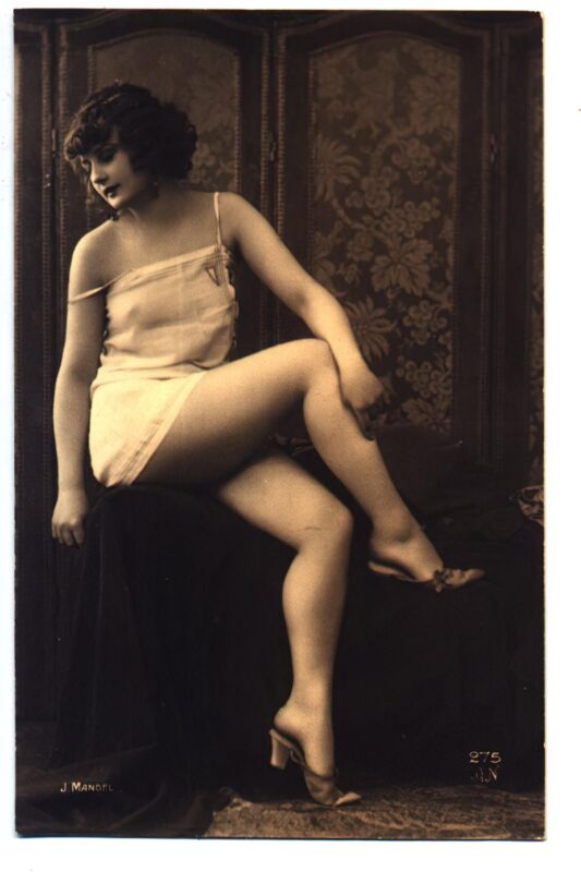Volume 1 of Black and White Image of Naked / Nude Woman in the Classic Retro Period Volume 1 of Black and White Photo of Naked / Nude Women and Girls in the Vintage Era