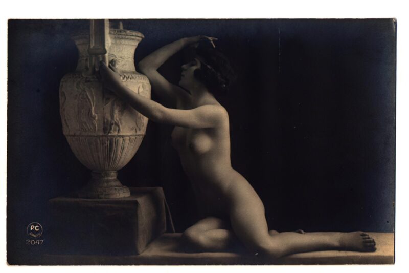 Volume 1 of Black and White Image of Naked / Nude Woman in the Classic Retro Period Volume 1 of Black and White Photo of Naked / Nude Women and Girls in the Vintage Era