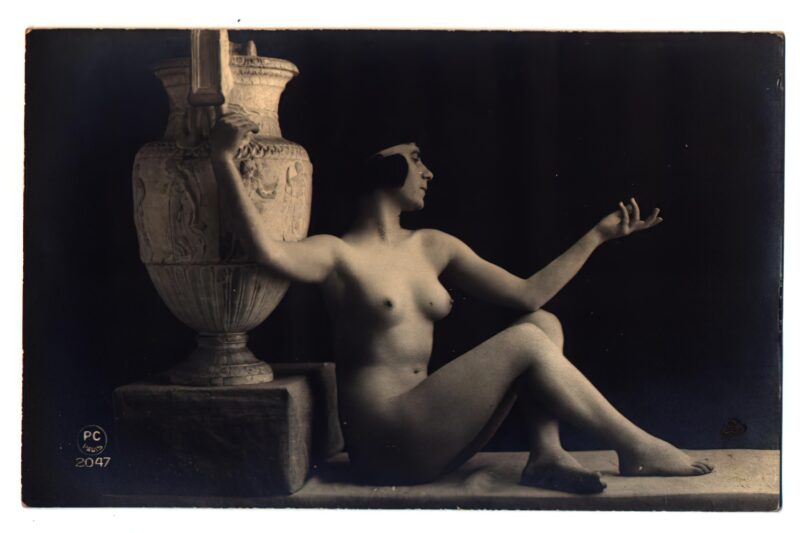 Volume 1 of Black and White Image of Naked / Nude Woman in the Classic Retro Period Volume 1 of Black and White Photo of Naked / Nude Women and Girls in the Vintage Era