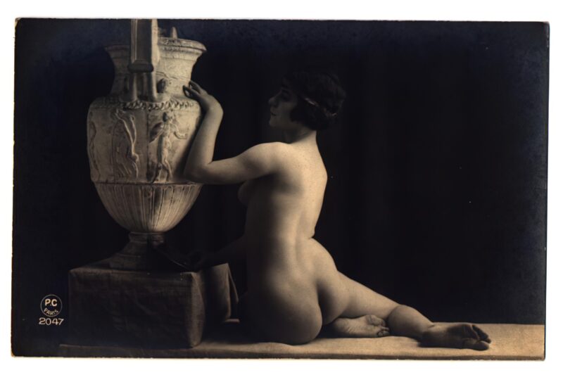 Volume 1 of Black and White Image of Naked / Nude Woman in the Classic Retro Period Volume 1 of Black and White Photo of Naked / Nude Women and Girls in the Vintage Era