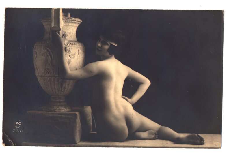 Volume 1 of Black and White Image of Naked / Nude Woman in the Classic Retro Period Volume 1 of Black and White Photo of Naked / Nude Women and Girls in the Vintage Era