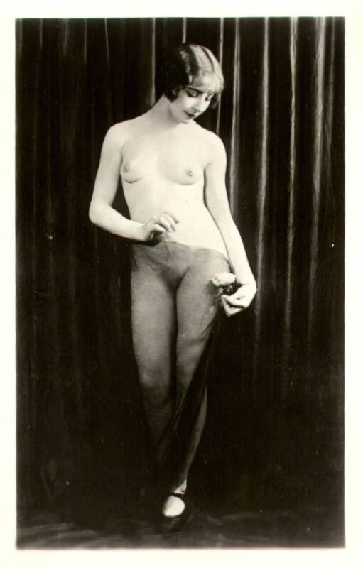 Volume 1 of Black and White Image of Naked / Nude Woman in the Classic Retro Period Volume 1 of Black and White Photo of Naked / Nude Women and Girls in the Vintage Era