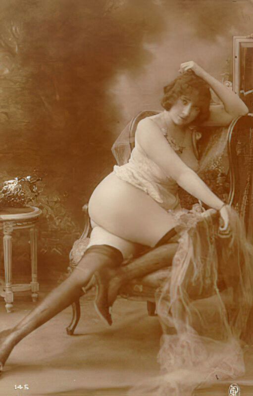 Volume 1 of Black and White Image of Naked / Nude Woman in the Classic Retro Period Volume 1 of Black and White Photo of Naked / Nude Women and Girls in the Vintage Era
