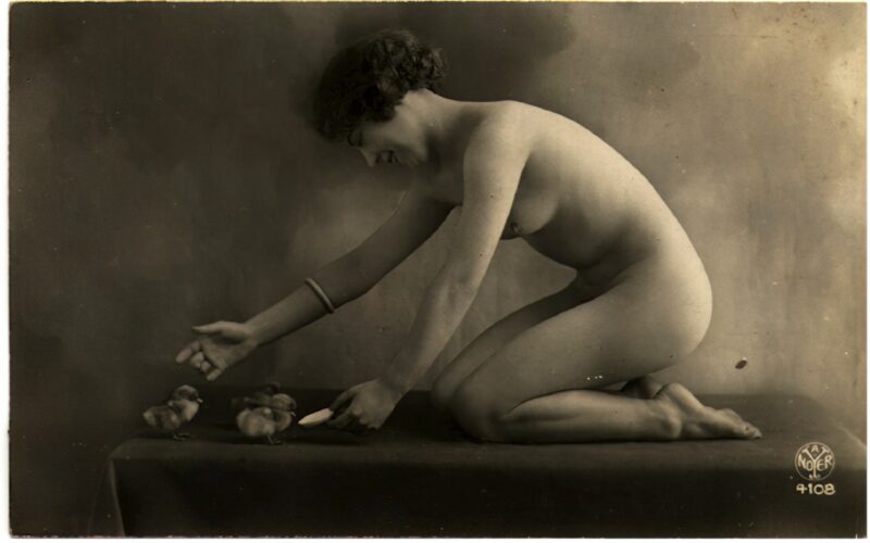 Volume 1 of Black and White Image of Naked / Nude Woman in the Classic Retro Period Volume 1 of Black and White Photo of Naked / Nude Women and Girls in the Vintage Era