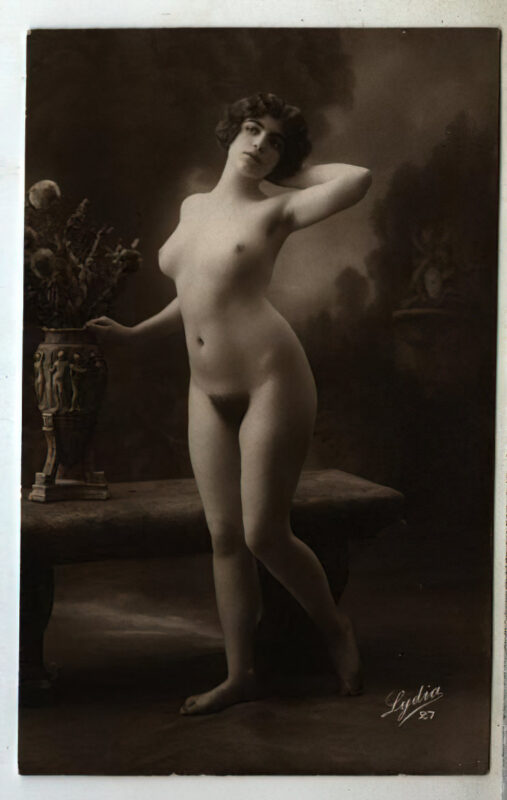 Volume 1 of Black and White Image of Naked / Nude Woman in the Classic Retro Period Volume 1 of Black and White Photo of Naked / Nude Women and Girls in the Vintage Era