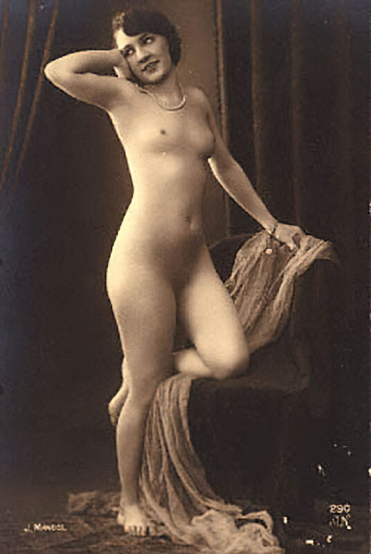 Volume 1 of Black and White Image of Naked / Nude Woman in the Classic Retro Period Volume 1 of Black and White Photo of Naked / Nude Women and Girls in the Vintage Era