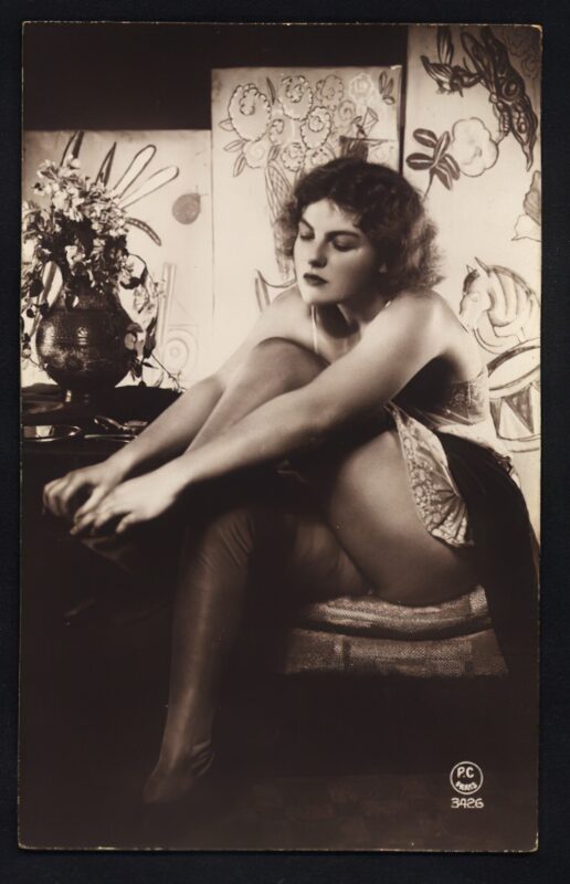 Volume 1 of Black and White Image of Naked / Nude Woman in the Classic Retro Period Volume 1 of Black and White Photo of Naked / Nude Women and Girls in the Vintage Era