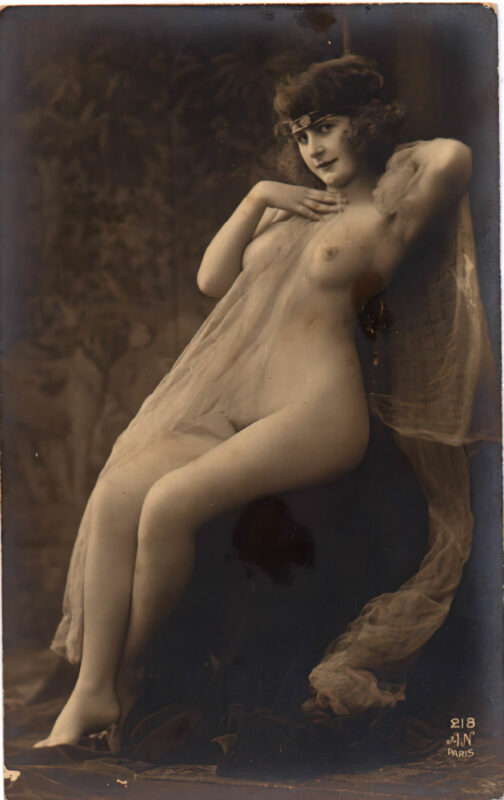 Volume 1 of Black and White Image of Naked / Nude Woman in the Classic Retro Period Volume 1 of Black and White Photo of Naked / Nude Women and Girls in the Vintage Era