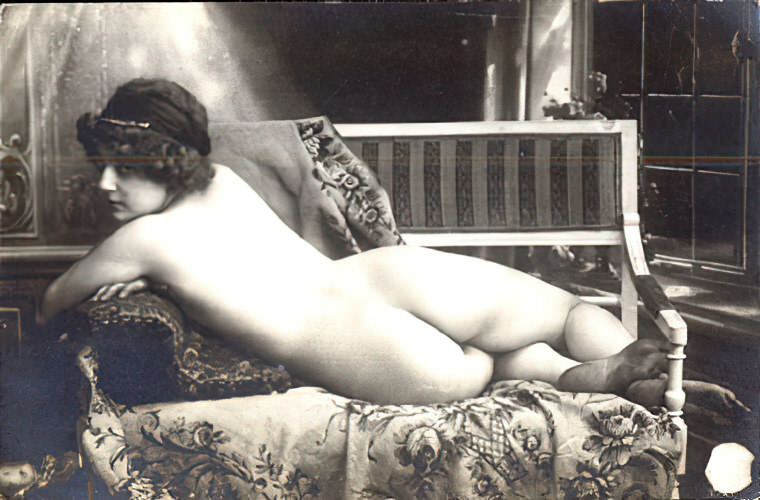 Volume 1 of Black and White Image of Naked / Nude Woman in the Classic Retro Period Volume 1 of Black and White Photo of Naked / Nude Women and Girls in the Vintage Era