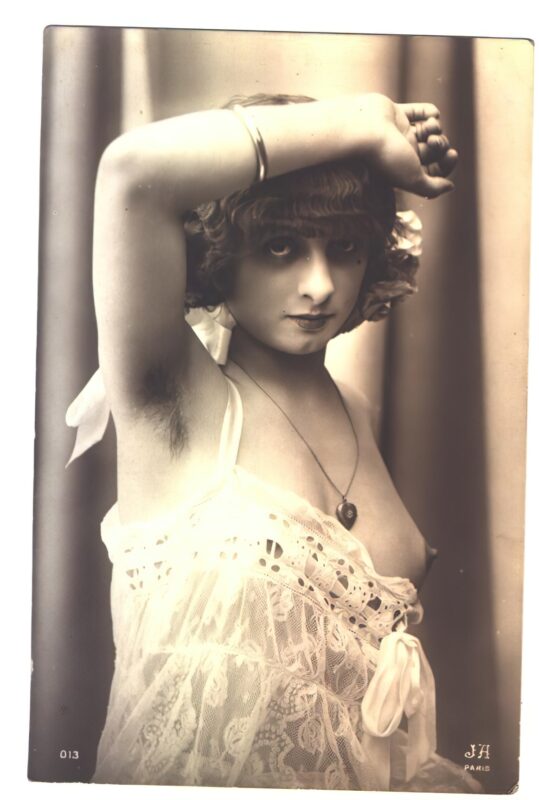 Volume 1 of Black and White Image of Naked / Nude Woman in the Classic Retro Period Volume 1 of Black and White Photo of Naked / Nude Women and Girls in the Vintage Era