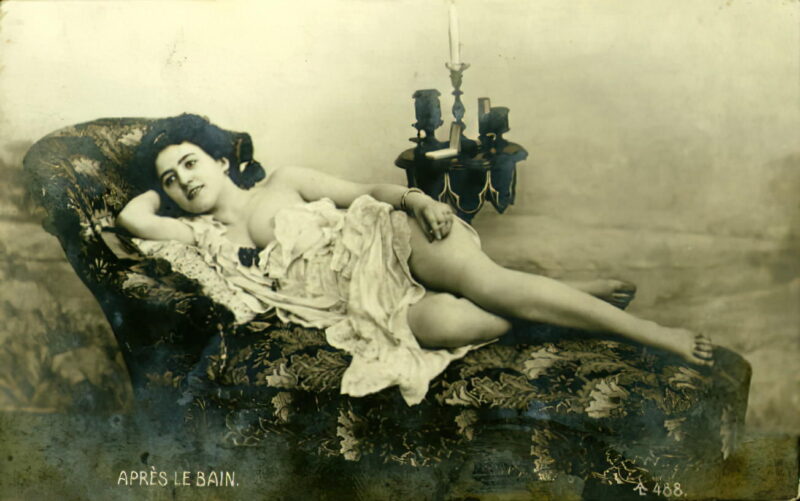 Volume 1 of Black and White Image of Naked / Nude Woman in the Classic Retro Period Volume 1 of Black and White Photo of Naked / Nude Women and Girls in the Vintage Era