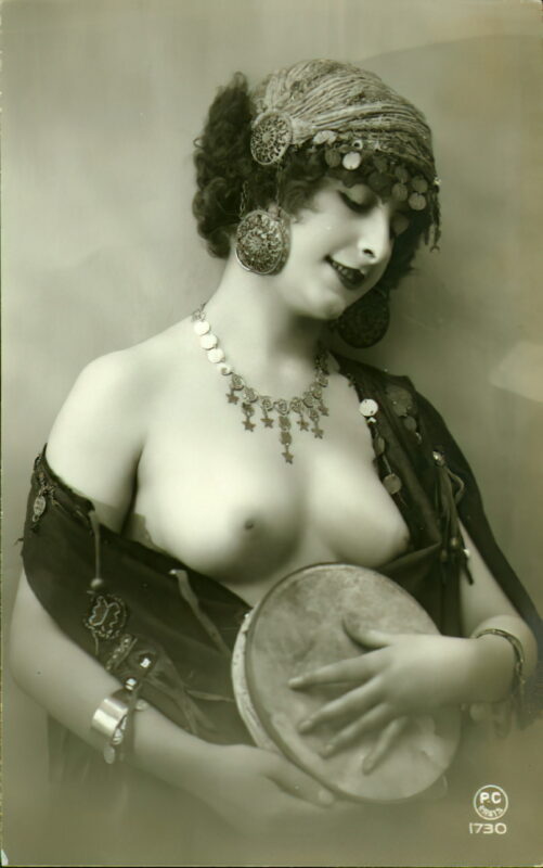 Volume 1 of Black and White Image of Naked / Nude Woman in the Classic Retro Period Volume 1 of Black and White Photo of Naked / Nude Women and Girls in the Vintage Era