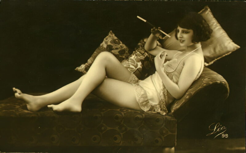 Volume 1 of Black and White Image of Naked / Nude Woman in the Classic Retro Period Volume 1 of Black and White Photo of Naked / Nude Women and Girls in the Vintage Era