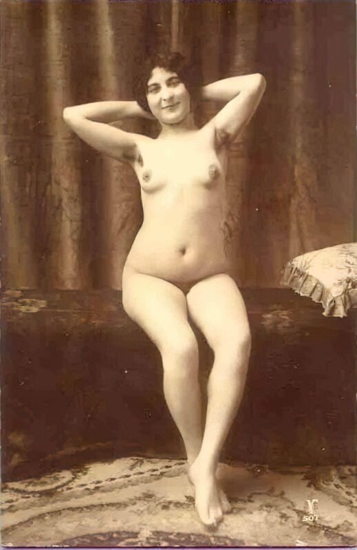 Volume 1 of Black and White Image of Naked / Nude Woman in the Classic Retro Period Volume 1 of Black and White Photo of Naked / Nude Women and Girls in the Vintage Era