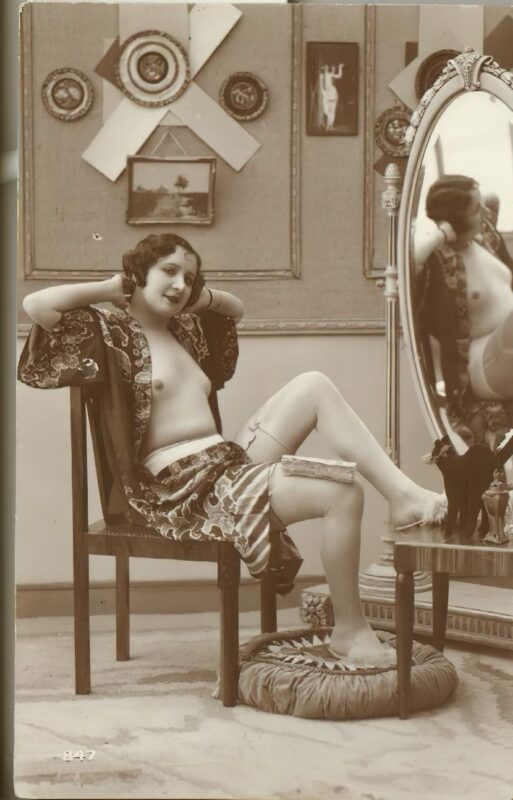 Volume 1 of Black and White Image of Naked / Nude Woman in the Classic Retro Period Volume 1 of Black and White Photo of Naked / Nude Women and Girls in the Vintage Era