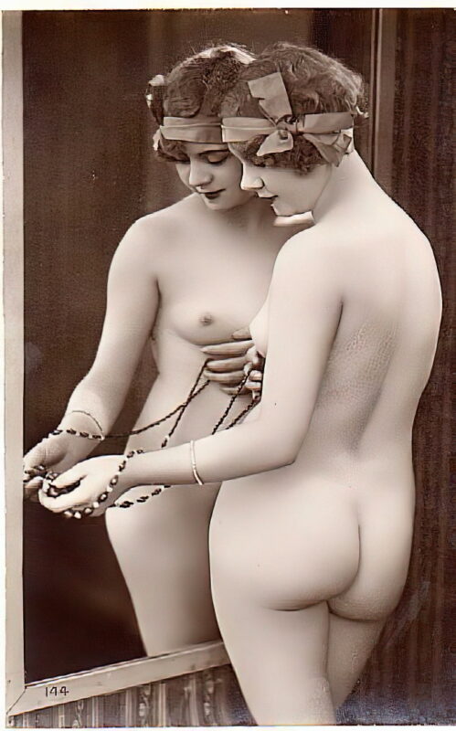 Volume 1 of Black and White Image of Naked / Nude Woman in the Classic Retro Period Volume 1 of Black and White Photo of Naked / Nude Women and Girls in the Vintage Era