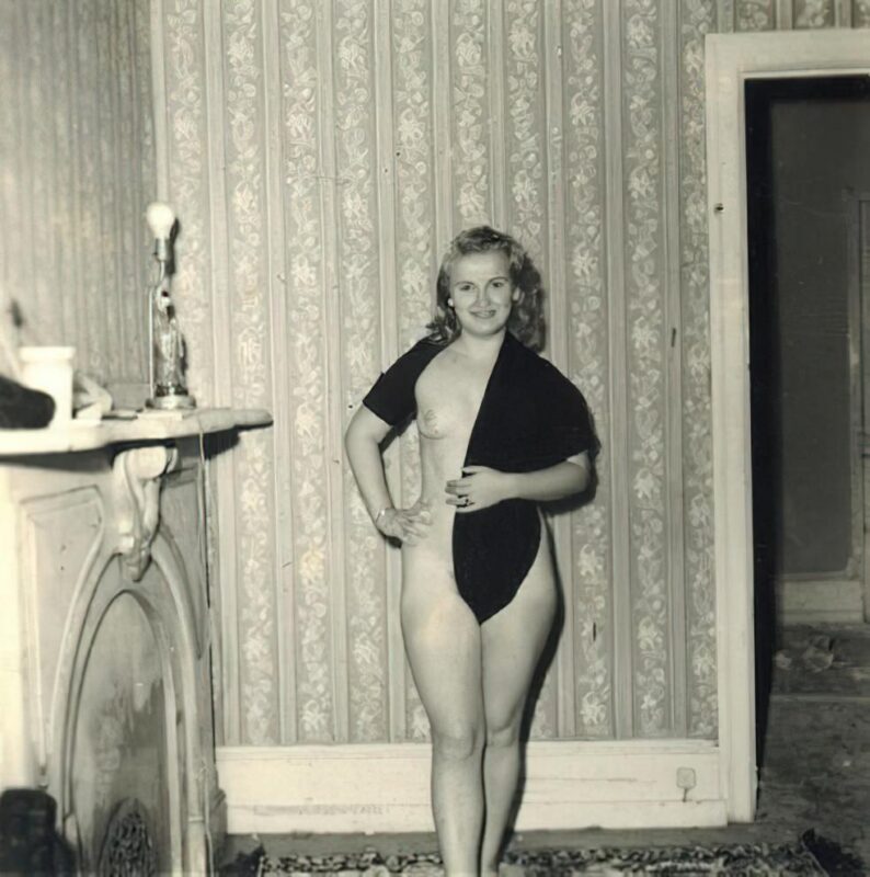 Retro Girls naked in the 1960's Vintage Erotica and Photo Image Galleries of Classic Women Nude in the 1960's