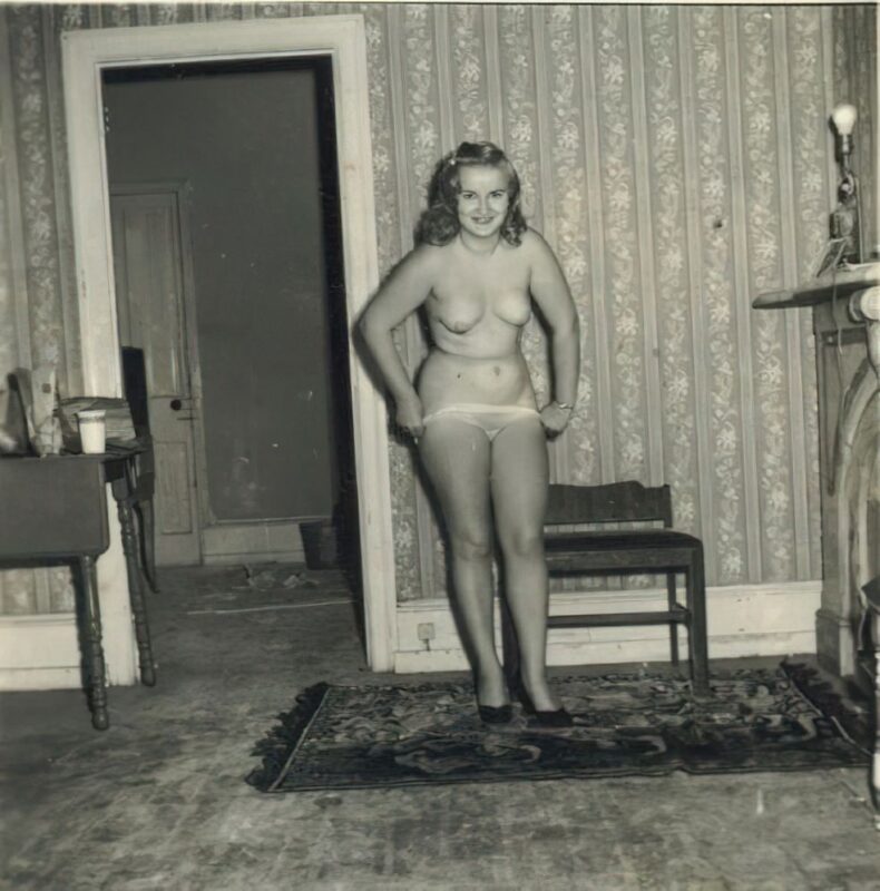 Retro Girls naked in the 1960's Vintage Erotica and Photo Image Galleries of Classic Women Nude in the 1960's